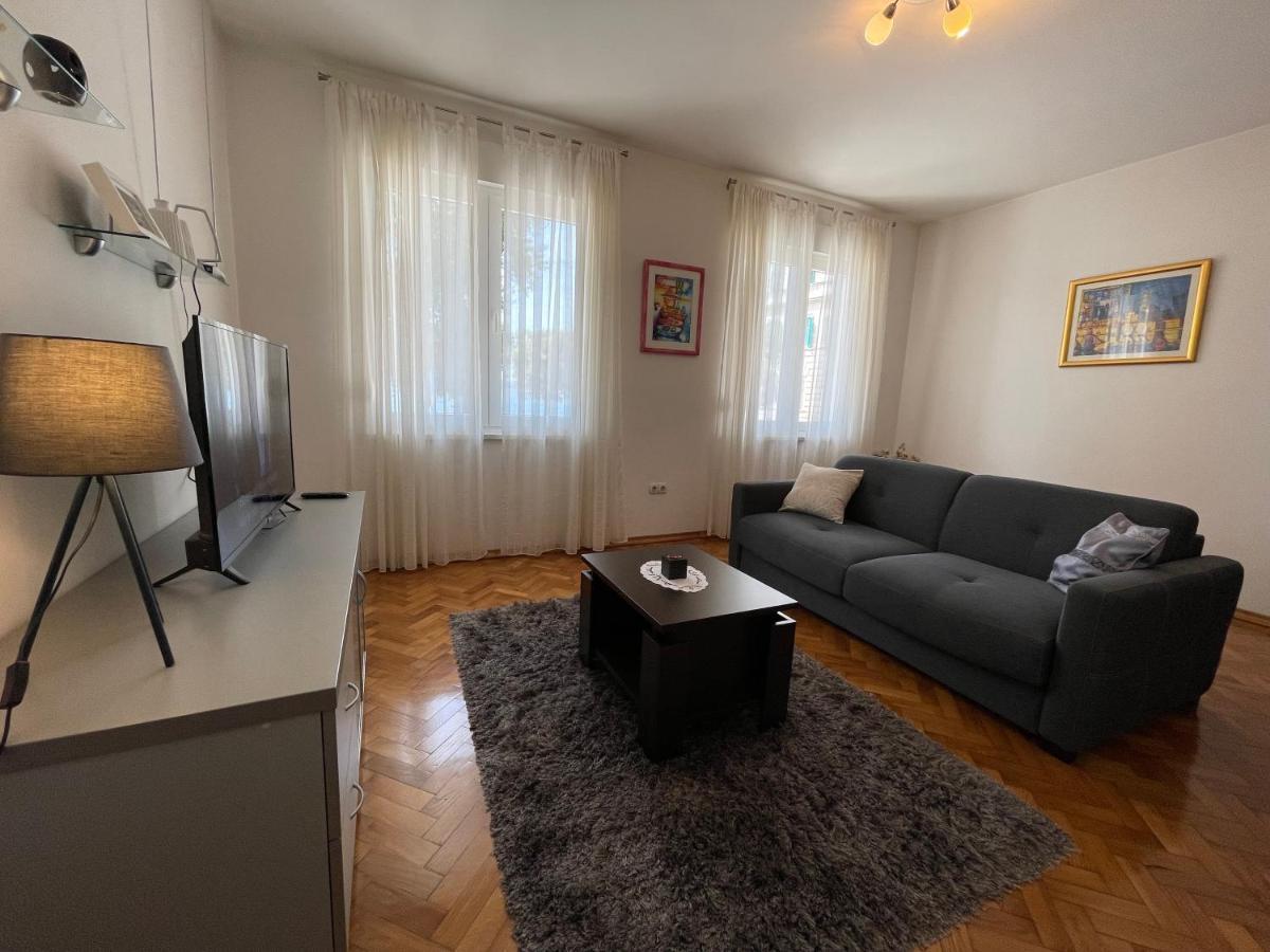 Old Town Seafront Apartment *
